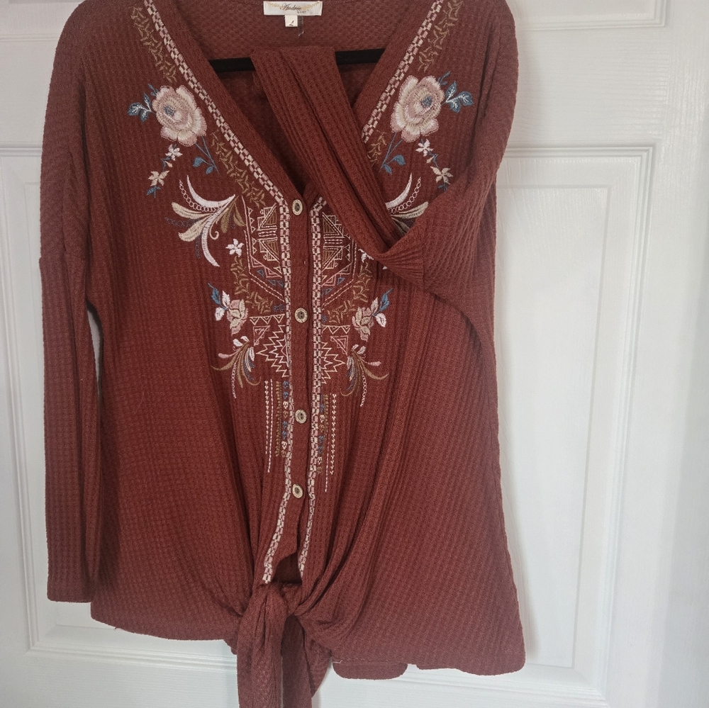 Andree By Unit Embroidered Rust Colored Top Size Large